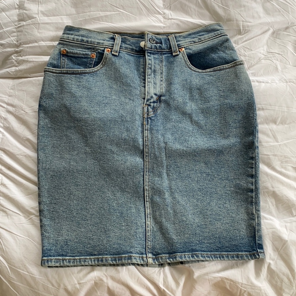 Above the knee length jeans skirt. Levi’s size 28